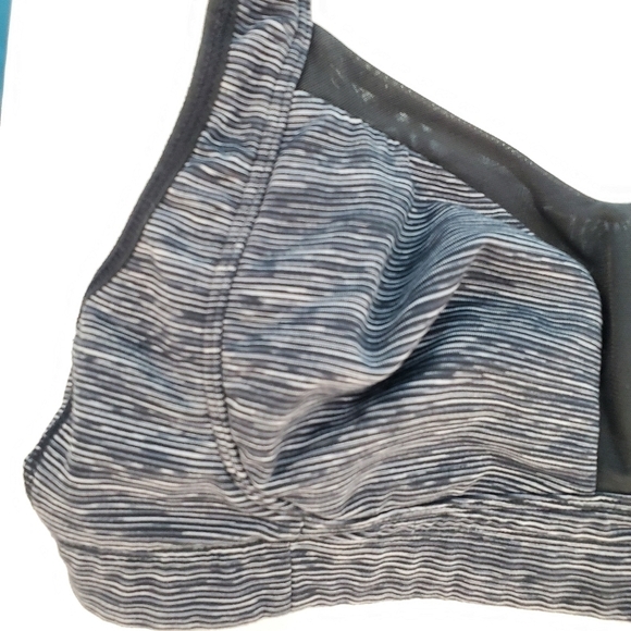 Lululemon black and grey striped sports bra size 4 - Picture 10 of 11